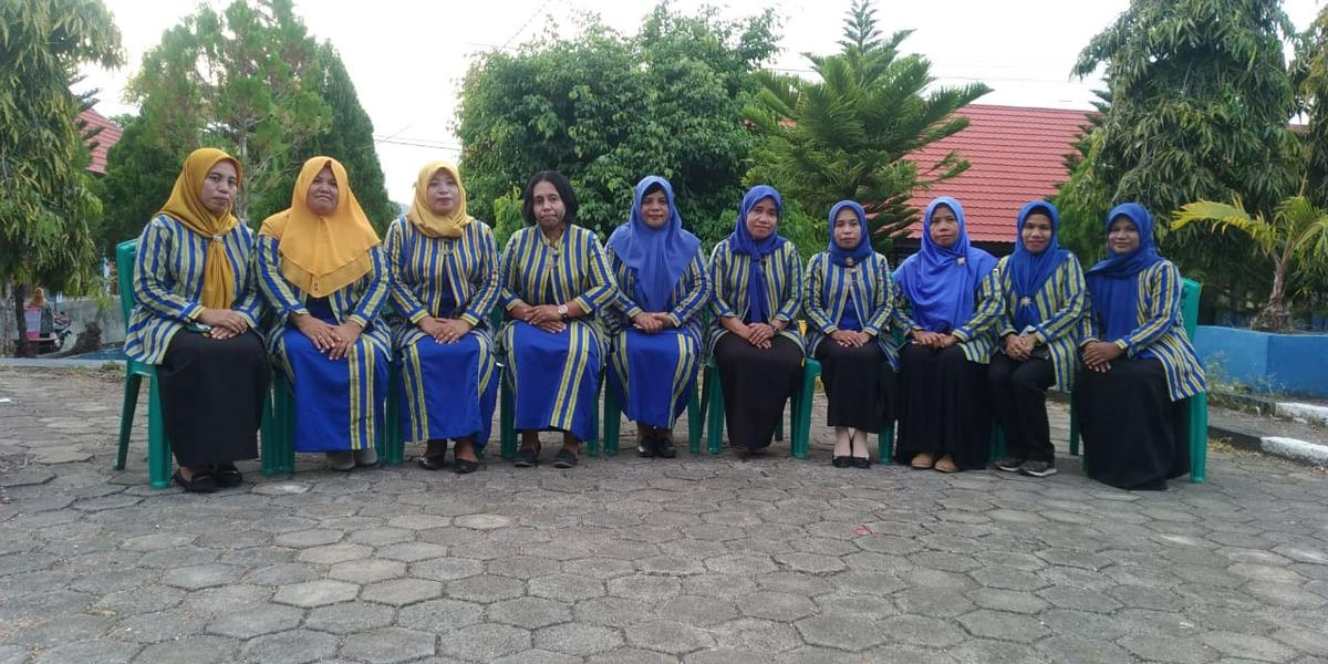 Foto Bersama Ibu Guru